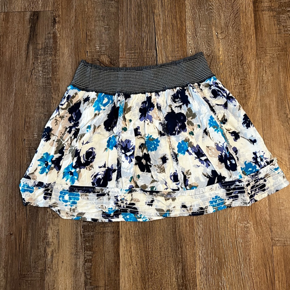 Small Charlotte Russe floral skirt